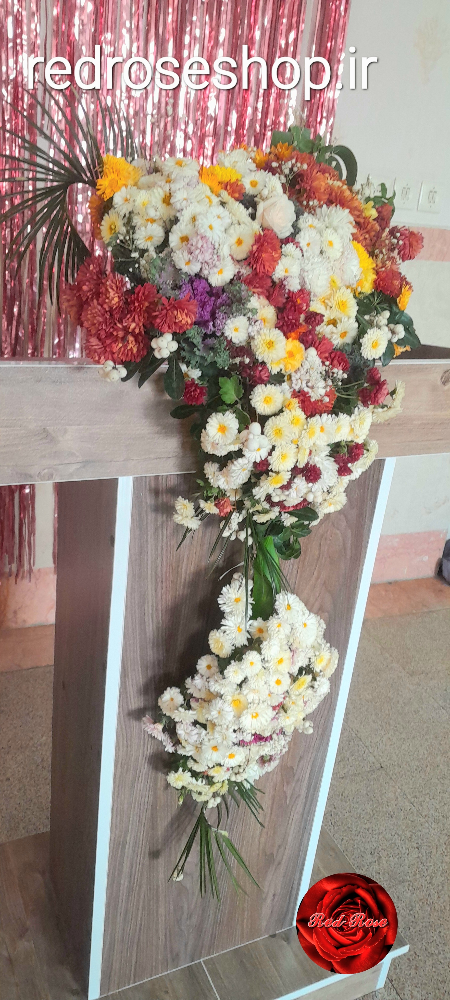 گل آرائی  میز تریبون سخنرانی 