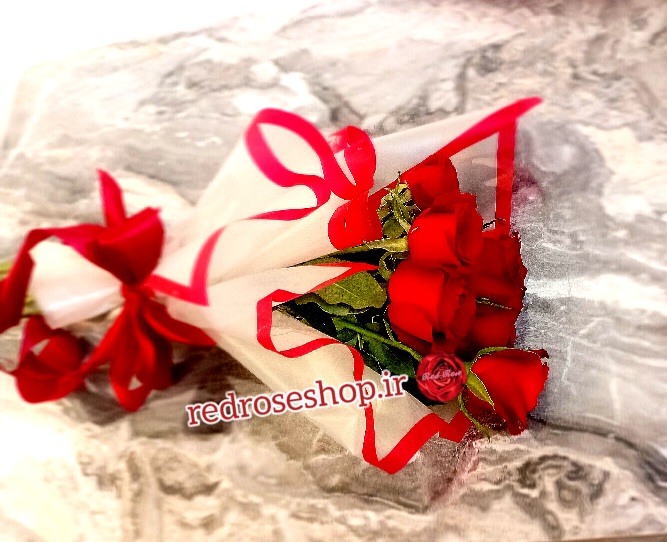دسته_گل_رز_قرمز_۶_شاخه_روبان_قرمز_گلفروشی_رز_قرمز_کرج_Red_Rose_Shop
