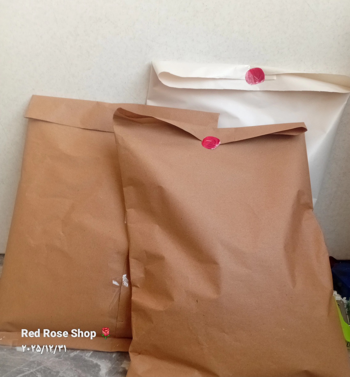 بسته-گلبرگ-پرپر-رز-قرمز-تازه