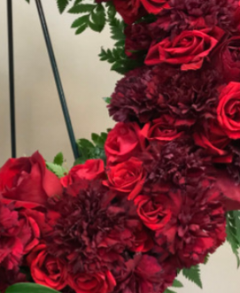 تاج گل حلقه ای قرمز تبریک