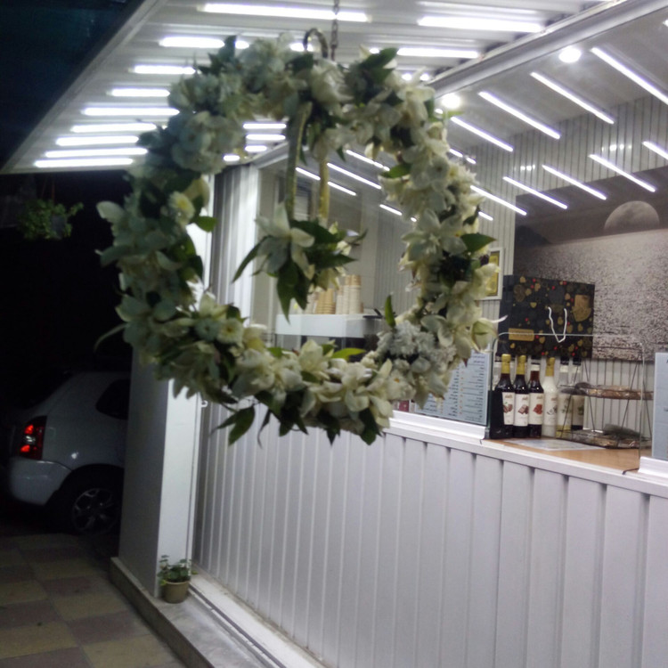 مناسب آویزان جلوی درب مغازه گالری و جشن