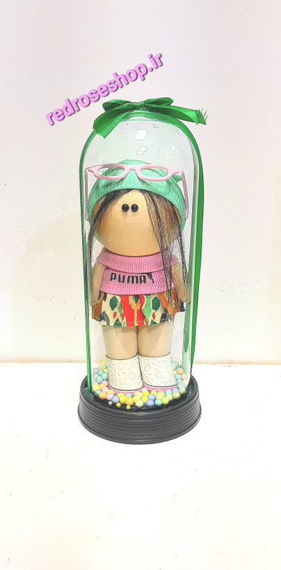 عروسک دختر در باکس شیشه ای استوانه