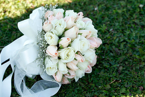 دسته -گل- رز- سفید -طبیعی -مدل -گرد