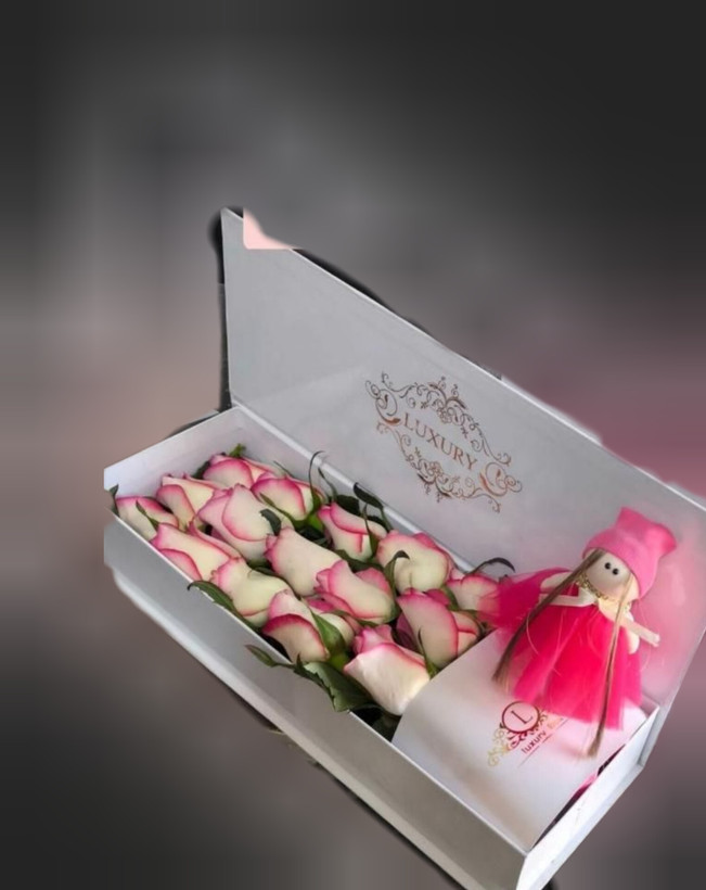 باکس گل رز صورتی لب ماتیکی هلندی