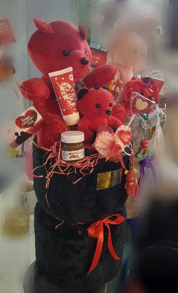 باکس هدیه عروسک و شکلات ولنتاین