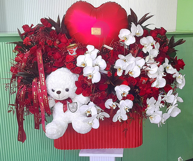 باکس گل و هدیه