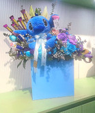 باکس گل رز آبی به همراه عروسک و شکلات