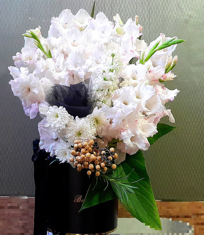 باکس_گل ترحیم گلایل و شبو و داوودی سفید