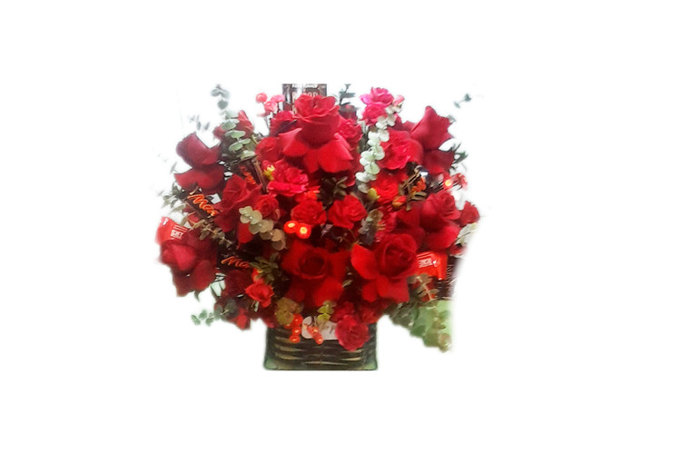سبد-گل-رز-قرمز-شکلات-ولنتاین