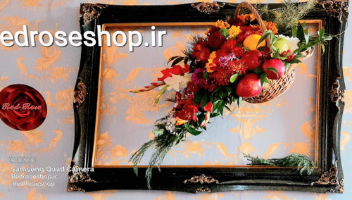 سبد-گل-آبشاری-قاب-دیوار-با-گلهای-رنگارنگ-میوه-یلدا