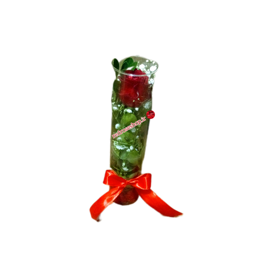 گل-رز-تک-شاخه-برگ-سبز-تزیینی-عروس-در-جام-استوانه-شیشه ای-روبان-قرمز