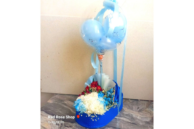 کریر-باکس-گل-داوودی-سفید-آبی-آلسترومریا-قرمز-بالن-بادکنک-آبی-هدیه-نوزاد-پسر