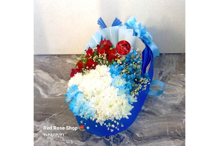 کریر-باکس-گل-داوودی-سفید-آبی-آلسترومریا-قرمز-هدیه-نوزاد-پسر