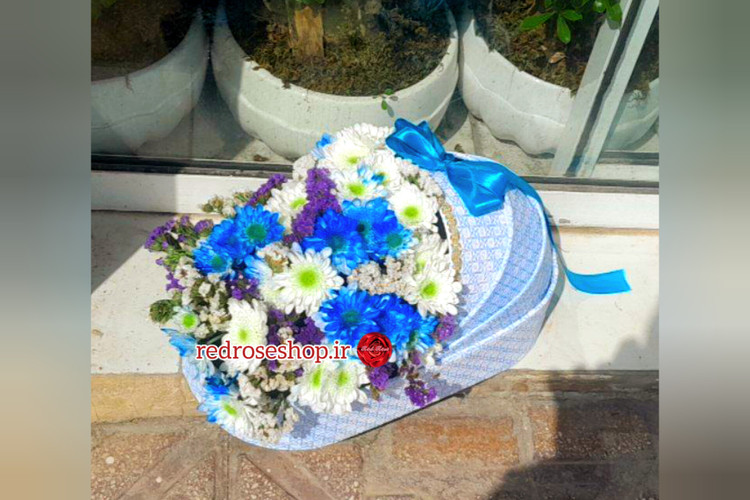 کریر-باکس-گل-داوودی-سفید-آبی-یاسی-روبان-آبی