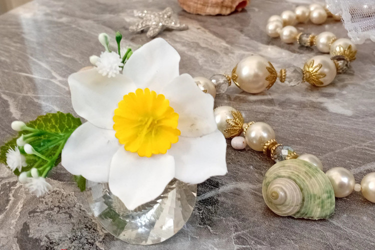 گل-سر-جیب-کت-داماد-نرگس-مصنوعی