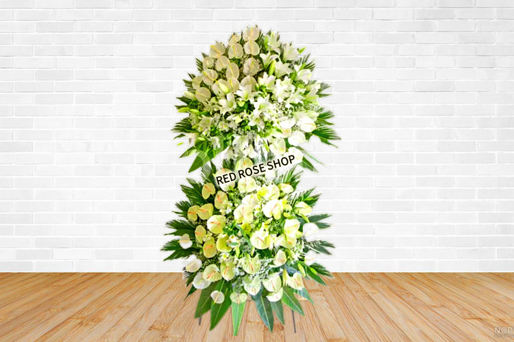 تاج-گل-دو-طبقه-انتوریوم-اورینتال-سفید-برگ-سبز-تزیینی