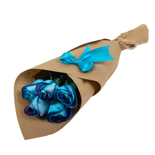 دسته-گل-رز-آبی-پنج-شاخه-ساده-بسته بندی-کاغذ-کاهی