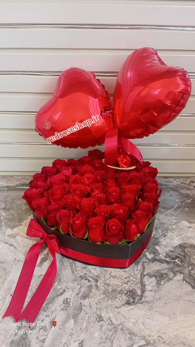 باکس هدیه قلبی رز و بادکنک فویلی قلبی