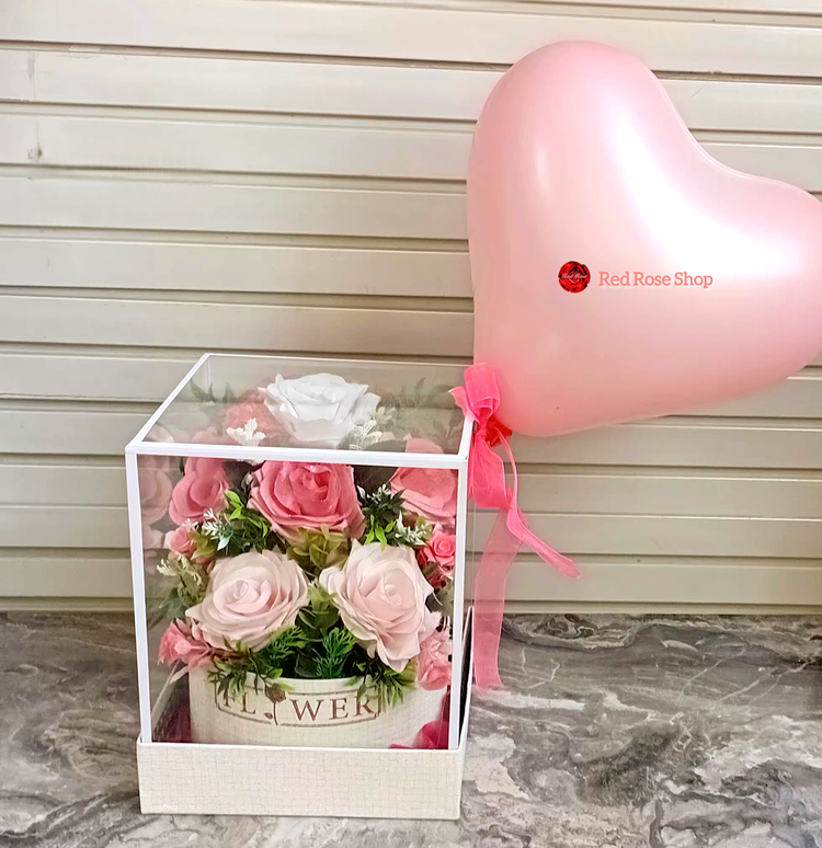 باکس هدیه گل رز مصنوعی و بادکنک قلبی